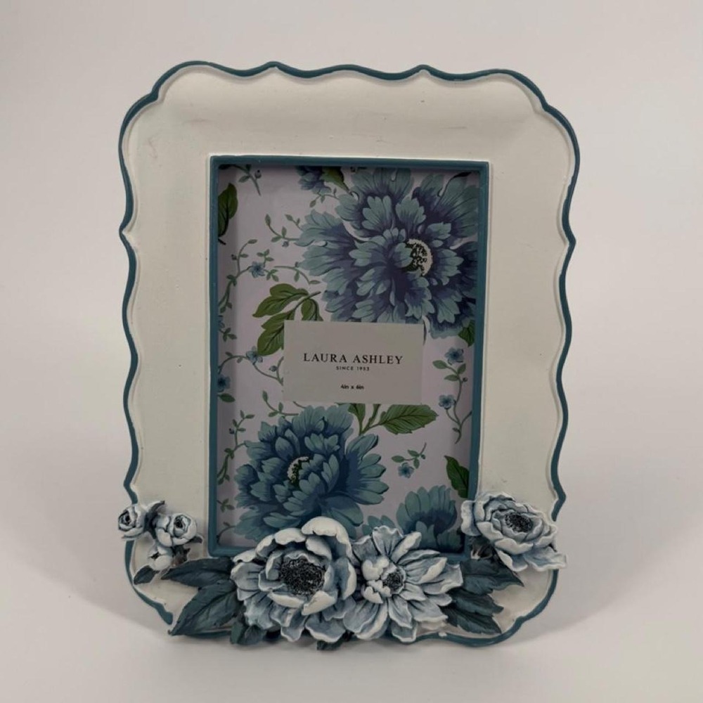 Laura Ashley Blue White Floral 3D Flower Picture Frame 4x6 Scalloped LAR38-46WB